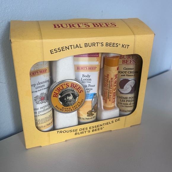 Essential Burt’s bees kit - Picture 2 of 7